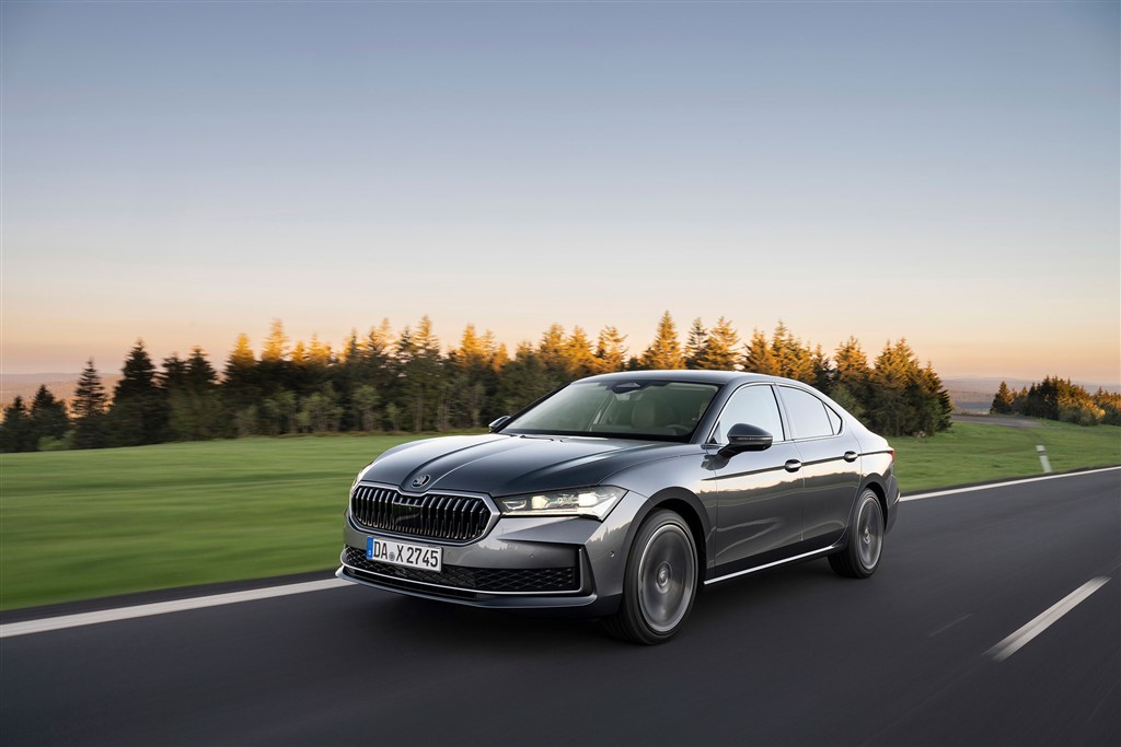 Škoda Yeni Superb ile Segmentinde Standartları Değiştiriyor
