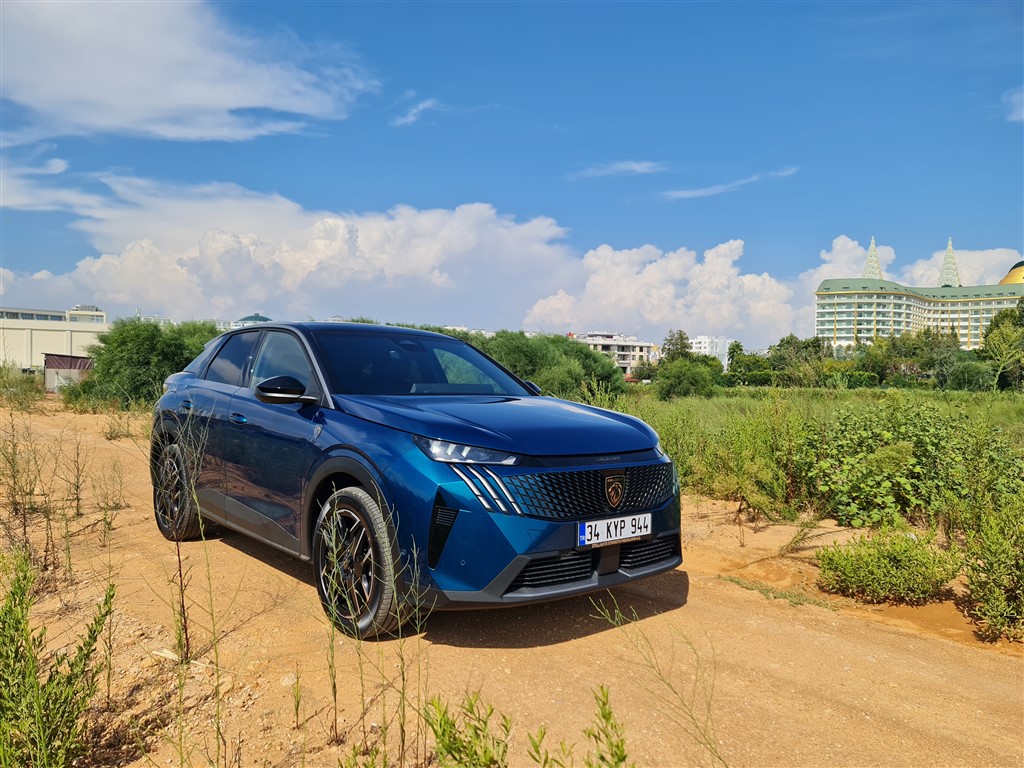 500 KM MENZİLLİ ELEKTRİKLİ YENİ PEUGEOT E-3008 TÜRKİYE’DE!