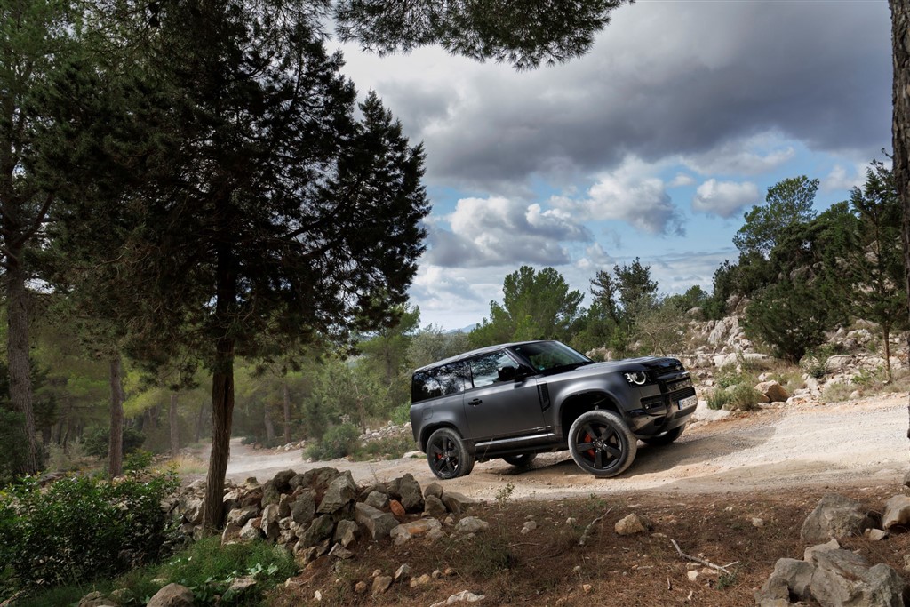 Destination Defender Ibiza’da Test Edilebilen Defender Plug-In Hybrid Motor Seçeneği ile Şimdi Türkiye’de